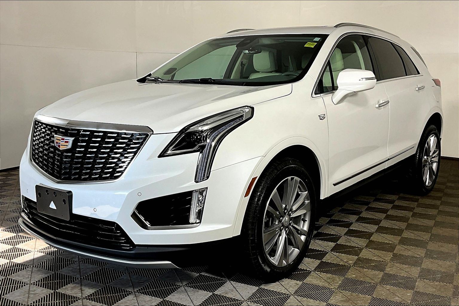 White 2024 Cadillac XT5 SUV / Crossover Four-Wheel Drive Automatic