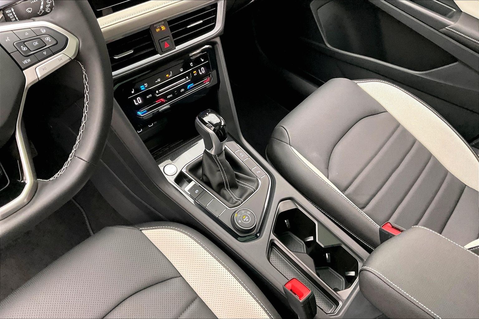 2025 Volkswagen Taos Highline - Photo 12