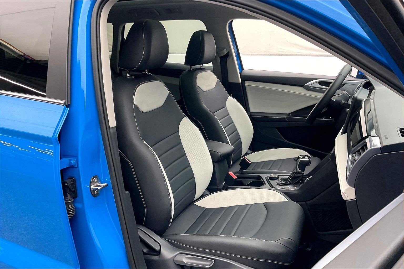 2025 Volkswagen Taos Highline - Photo 13
