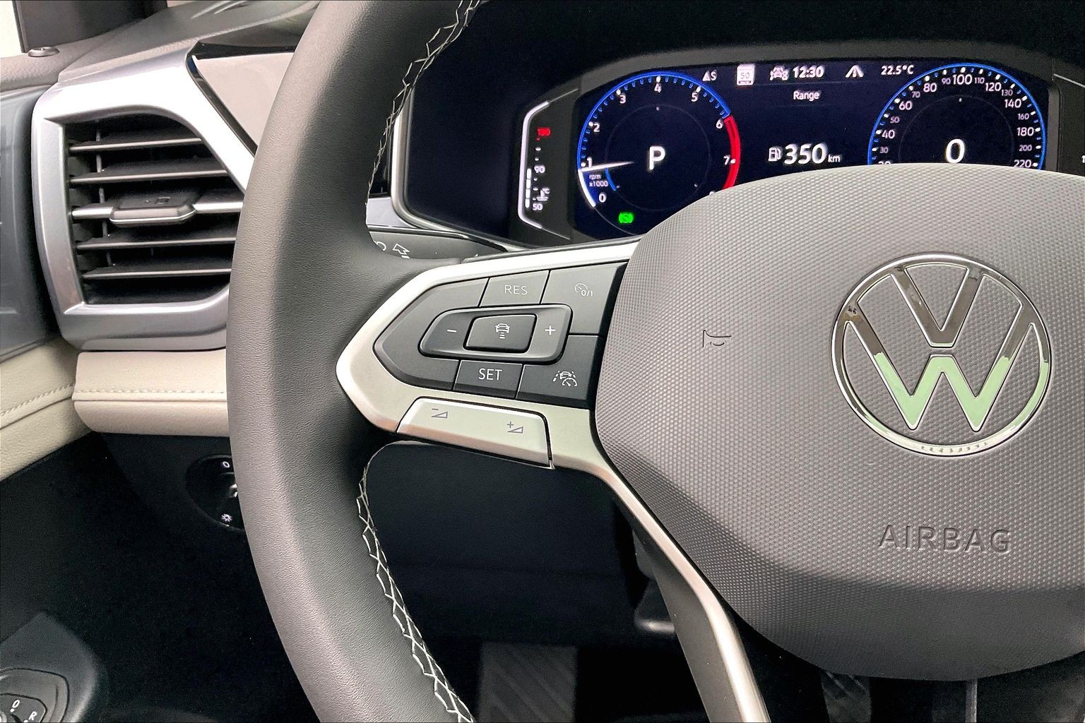 2025 Volkswagen Taos Highline - Photo 14
