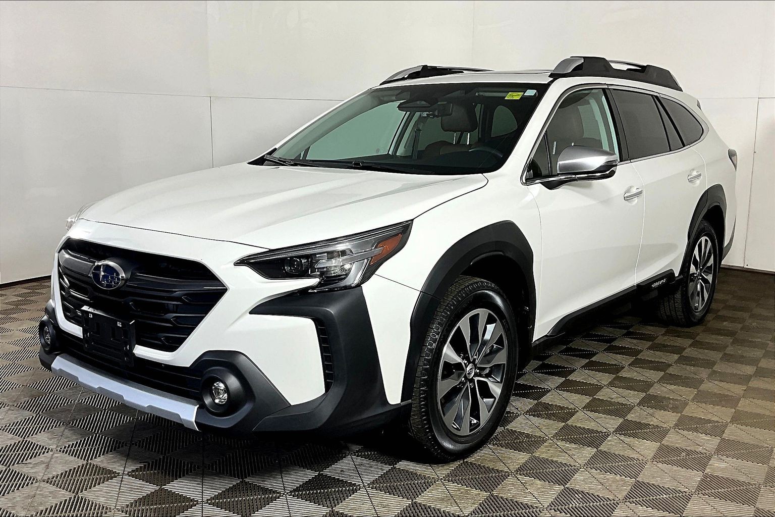 White 2024 Subaru Outback SUV / Crossover  Automatic