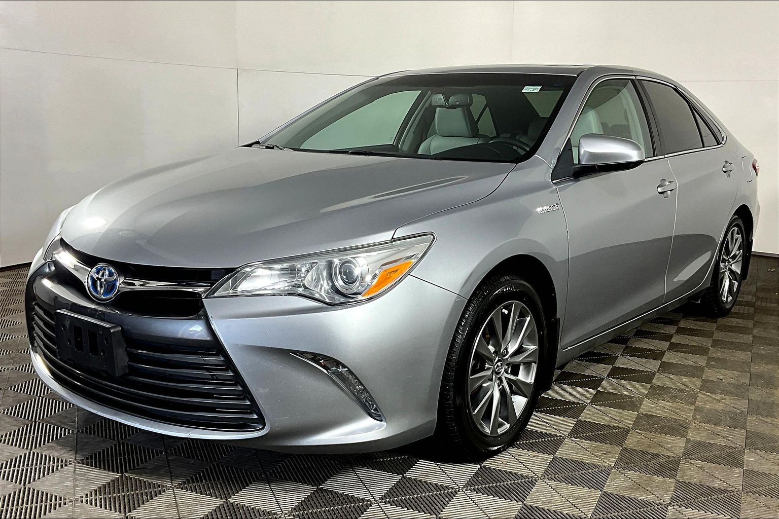 Gray 2015 Toyota Camry Hybrid Sedan Front-Wheel Drive Automatic