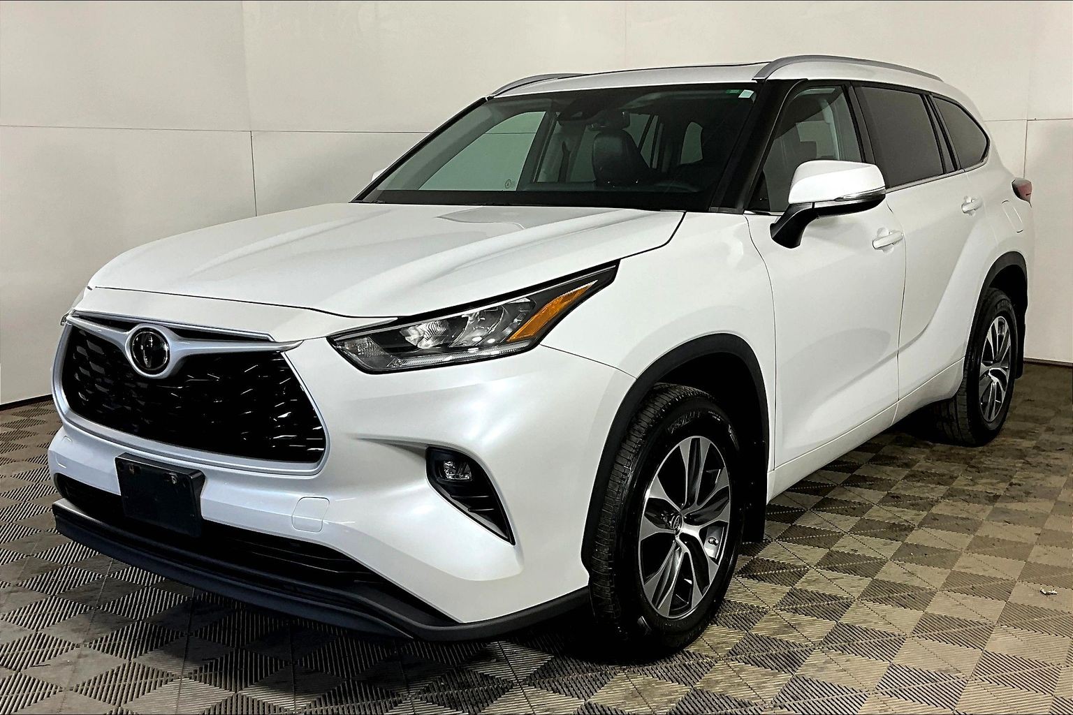 White 2022 Toyota Highlander SUV / Crossover All-Wheel Drive Automatic