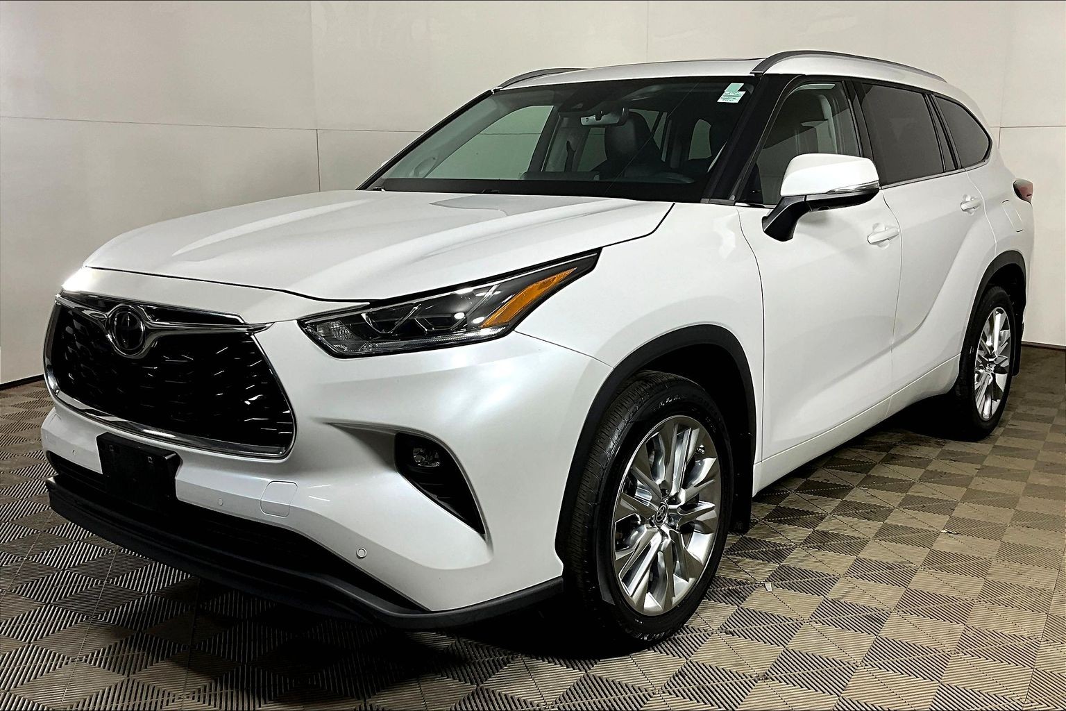 White 2023 Toyota Highlander SUV / Crossover All-Wheel Drive Automatic