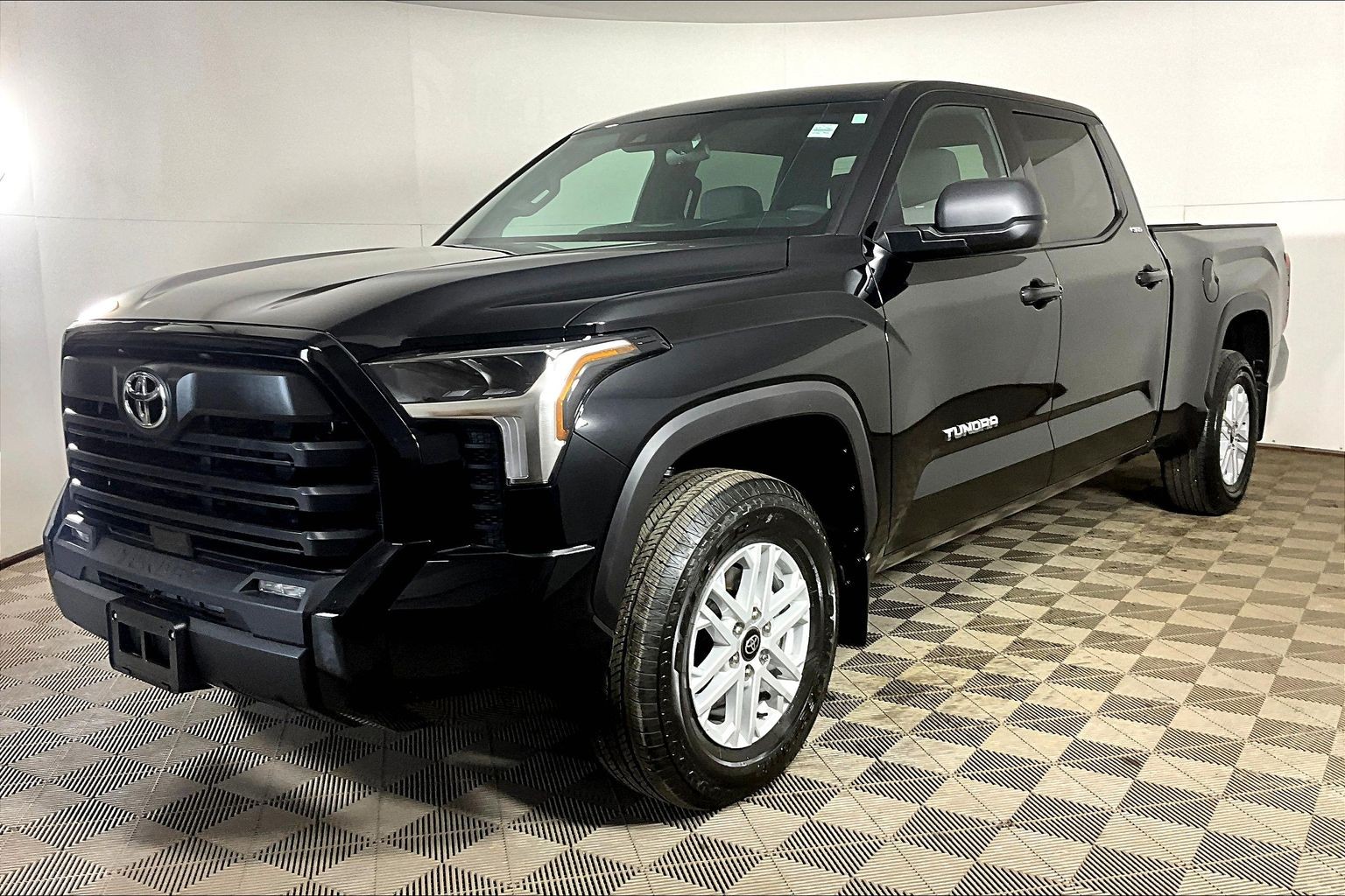 Toyota Tundra SR5 CrewMax Cab LB 4WD 2026