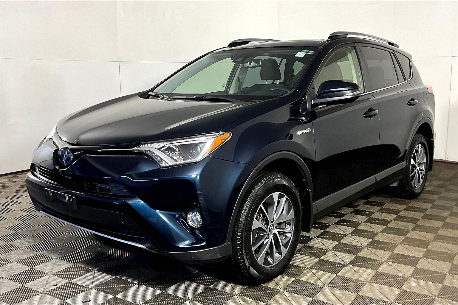  2018 Toyota RAV4 Hybrid LE AWD   