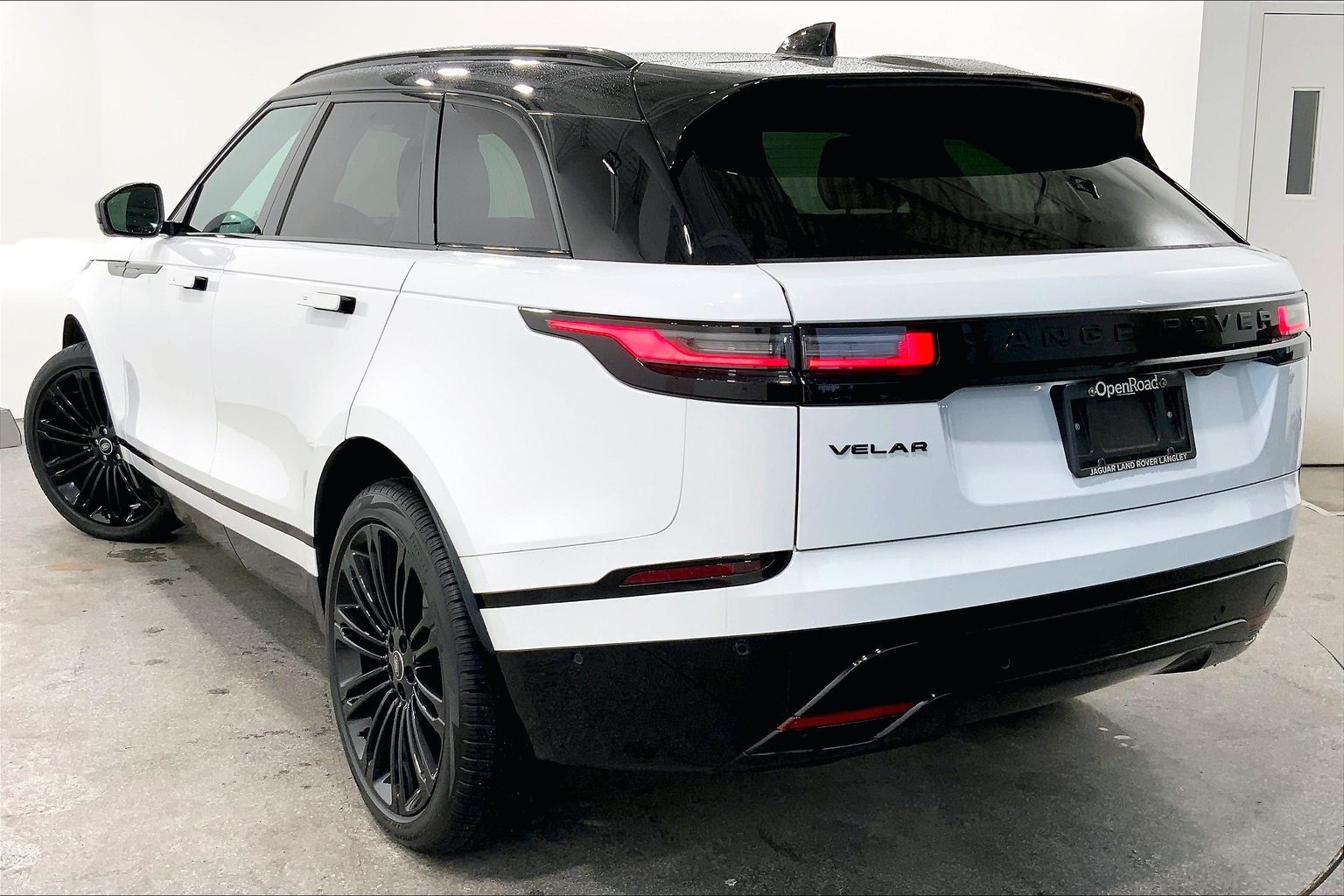 2026 Land Rover Range Rover Velar Dynamic SE - Photo 3