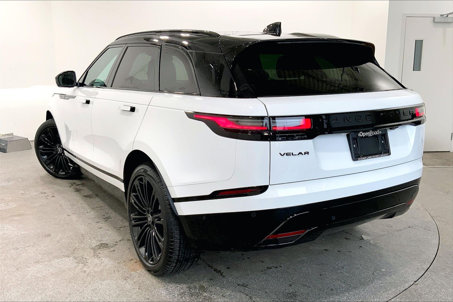2026 Land Rover Range Rover Velar Dynamic SE - Photo 3