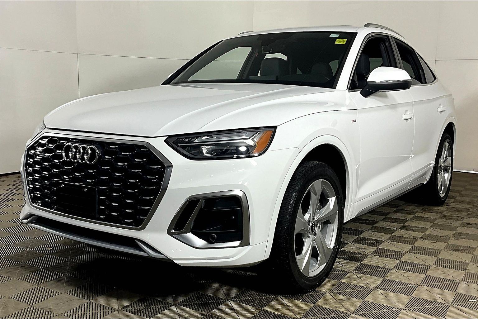 White 2021 Audi Q5 Sportback quattro Progressiv 45 TFSI AWD Sedan Automatic